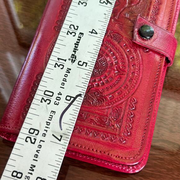 Vintage Embossed Red Leather Wallet – Aztec Calendar & Egyptian Sphinx Design - Picture 12 of 13